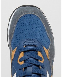 blaue Turnschuhe von Diadora