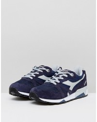 blaue Turnschuhe von Diadora