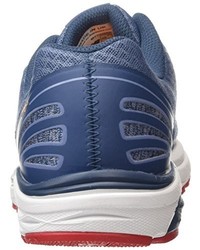 blaue Turnschuhe von New Balance