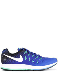 blaue Turnschuhe von Nike