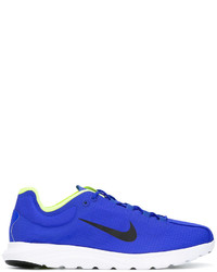 blaue Turnschuhe von Nike