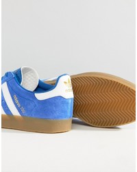 blaue Turnschuhe von adidas