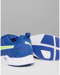 blaue Turnschuhe von Puma