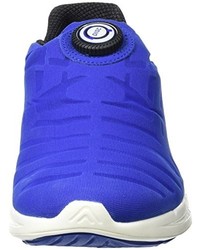 blaue Turnschuhe von Puma