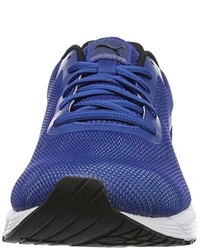 blaue Turnschuhe von Puma