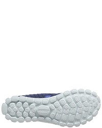 blaue Turnschuhe von Skechers