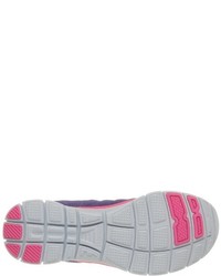 blaue Turnschuhe von Skechers