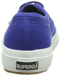 blaue Turnschuhe von Superga