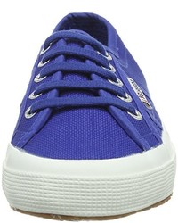 blaue Turnschuhe von Superga