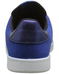 blaue Turnschuhe von Victoria