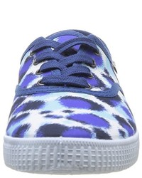 blaue Turnschuhe von Victoria