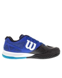 blaue Turnschuhe von Wilson