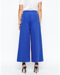 blaue weite Hose