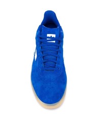 blaue Wildleder niedrige Sneakers von adidas