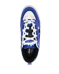 blaue Wildleder niedrige Sneakers von adidas