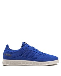 blaue Wildleder niedrige Sneakers von adidas