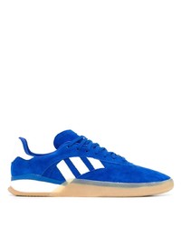 blaue Wildleder niedrige Sneakers von adidas