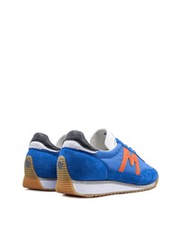 blaue Wildleder niedrige Sneakers von Karhu