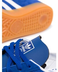 blaue Wildleder niedrige Sneakers von adidas