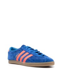 blaue Wildleder niedrige Sneakers von adidas