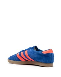 blaue Wildleder niedrige Sneakers von adidas