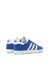 blaue Wildleder niedrige Sneakers von adidas