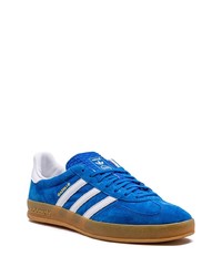 blaue Wildleder niedrige Sneakers von adidas