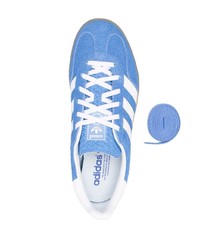 blaue Wildleder niedrige Sneakers von adidas