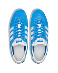 blaue Wildleder niedrige Sneakers von adidas