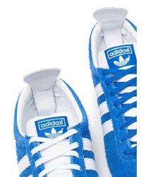 blaue Wildleder niedrige Sneakers von adidas