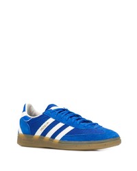 blaue Wildleder niedrige Sneakers von adidas