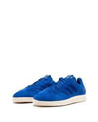 blaue Wildleder niedrige Sneakers von adidas