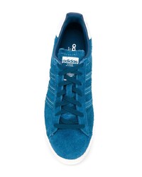 blaue Wildleder niedrige Sneakers von adidas