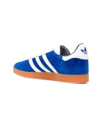 blaue Wildleder niedrige Sneakers von adidas