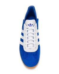 blaue Wildleder niedrige Sneakers von adidas