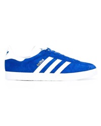 blaue Wildleder niedrige Sneakers von adidas