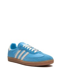 blaue Wildleder niedrige Sneakers von adidas