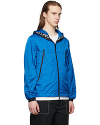 blaue Windjacke von Moncler