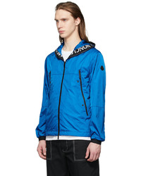 blaue Windjacke von Moncler