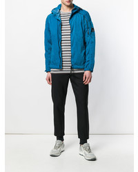 blaue Windjacke von CP Company