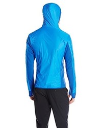 blaue Windjacke von VAUDE