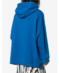 blauer bestickter Pullover mit einer Kapuze von Mira Mikati