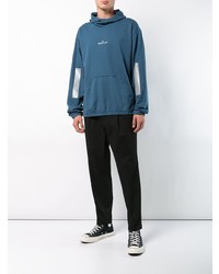 blauer Pullover mit einem Kapuze von Stone Island