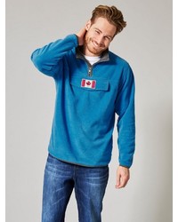 blauer Pullover mit einem Reißverschluss am Kragen von MEN PLUS BY HAPPY SIZE