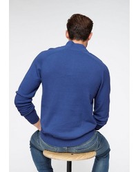 blauer Pullover mit einem Reißverschluss am Kragen von s.Oliver