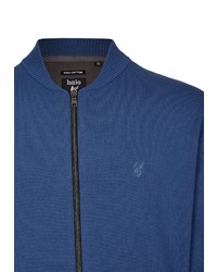 blauer Pullover mit einem Reißverschluß von Hajo