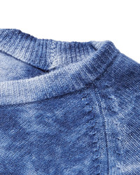 blauer Pullover mit einem Rundhalsausschnitt mit Acid-Waschung