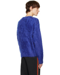 blauer Pullover mit einem Rundhalsausschnitt von Commission
