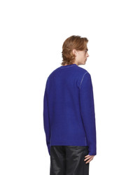 blauer Pullover mit einem Rundhalsausschnitt von Helmut Lang