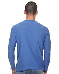 blauer Pullover mit einem Rundhalsausschnitt von FIOCEO